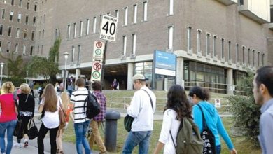 Lorsqu'ils quittent l'Algérie pour le Canada, des centaines d'étudiants algériens emportent dans leurs bagages des rêves d'ascension sociale.