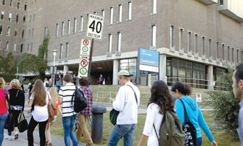 Lorsqu'ils quittent l'Algérie pour le Canada, des centaines d'étudiants algériens emportent dans leurs bagages des rêves d'ascension sociale.